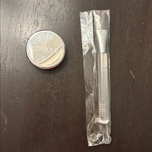 Clinique foundation brush and loose powder